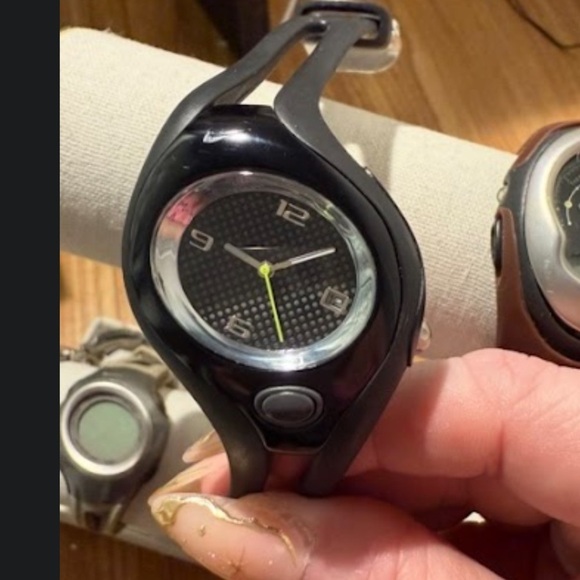 Vintage Nike
Analog Sport Watch Bundle WR0078 | Y2K
Yellow & Black Duo main image 6